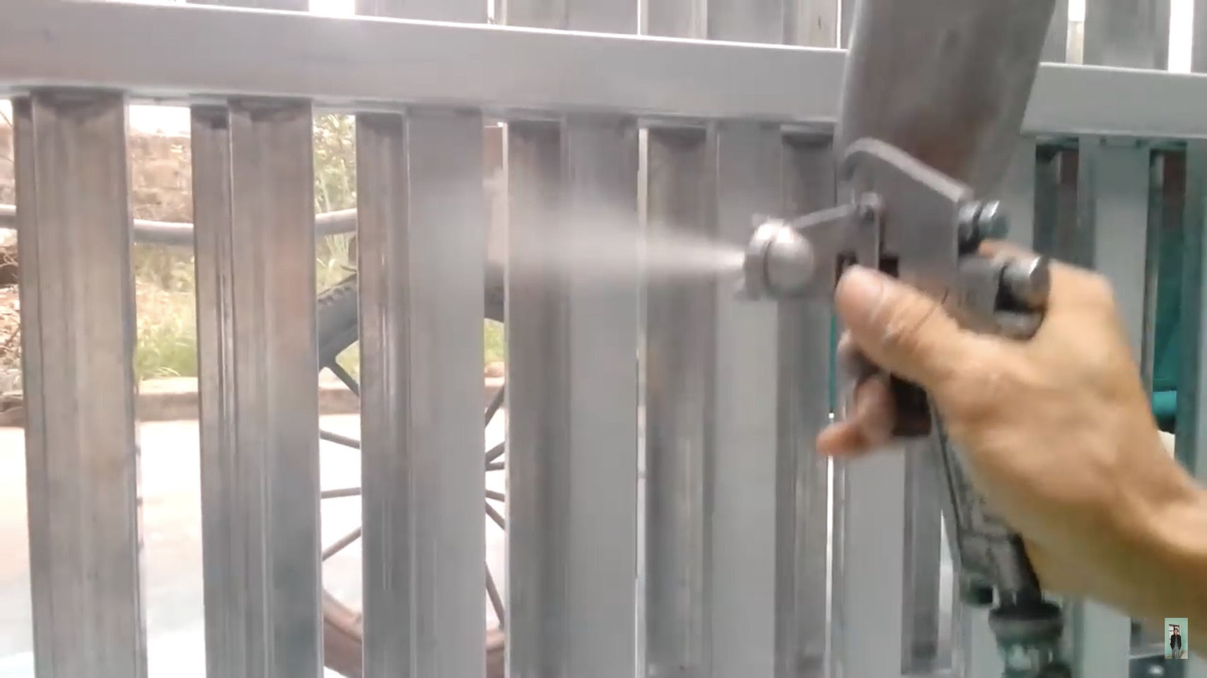 Sơn cửa Phúc Minh Phát