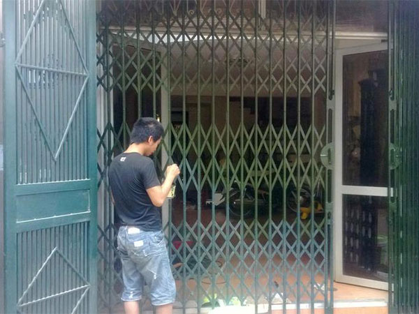 Sơn cửa Phúc Minh Phát