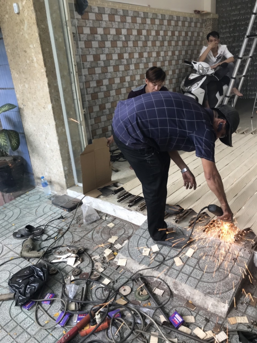 sửa cửa sắt